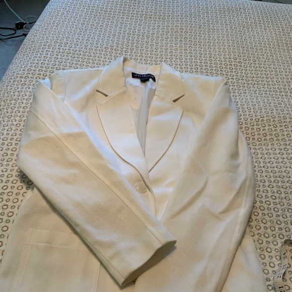 White Blazer Anything marked $15 get 3 for $30 - Picture 7 of 7